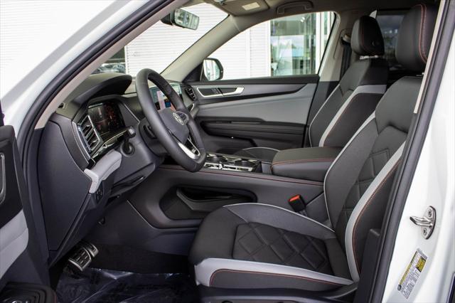 Photo of 2025 Pure White Volkswagen Atlas