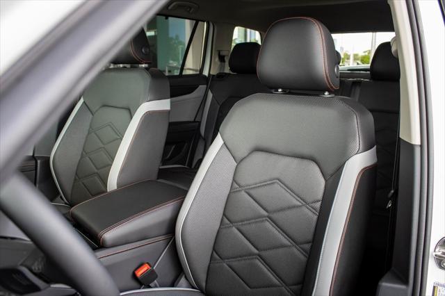 Photo of 2025 Pure White Volkswagen Atlas