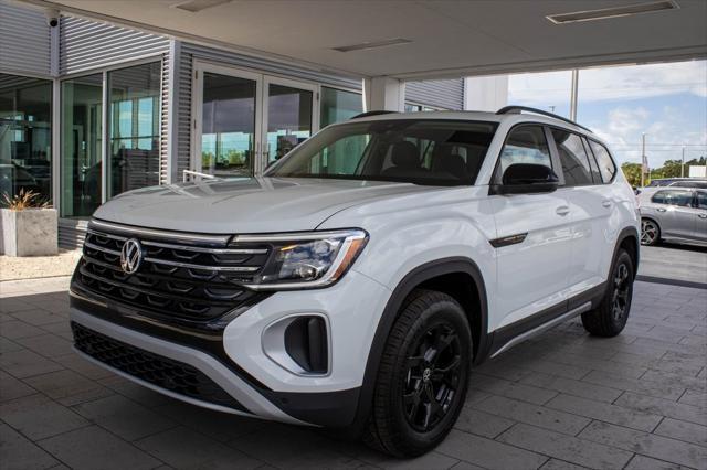 Photo of 2025 Pure White Volkswagen Atlas