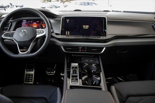 Photo of 2025 Pure White Volkswagen Atlas