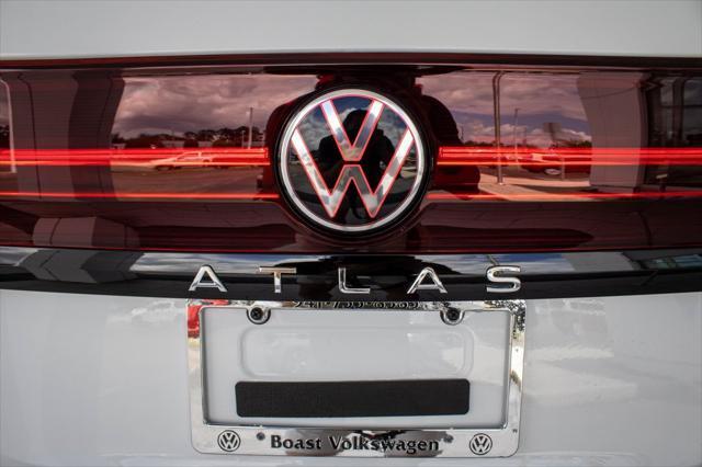 Photo of 2025 Pure White Volkswagen Atlas