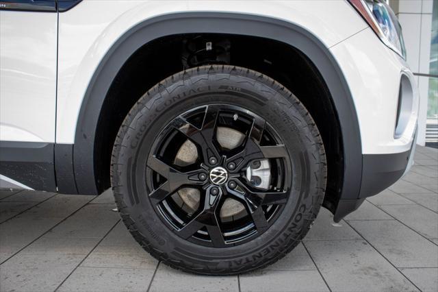 Photo of 2025 Pure White Volkswagen Atlas