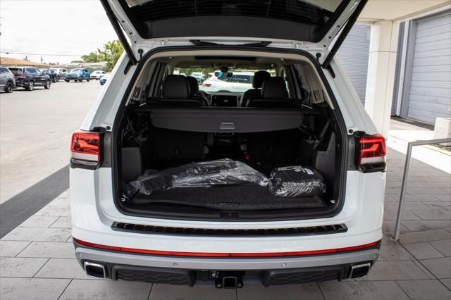Photo of 2025 Pure White Volkswagen Atlas