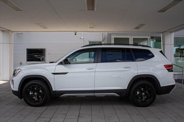 Photo of 2025 Pure White Volkswagen Atlas