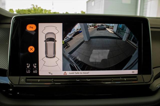 Photo of 2025 Pure White Volkswagen Atlas