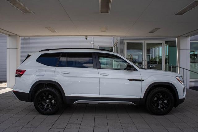 Photo of 2025 Pure White Volkswagen Atlas