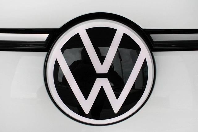 Photo of 2025 Energetic Orange Volkswagen ID. Buzz