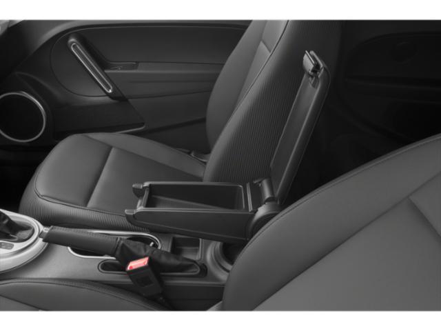 Photo of 2017 Pure White/Black Roof Volkswagen Beetle