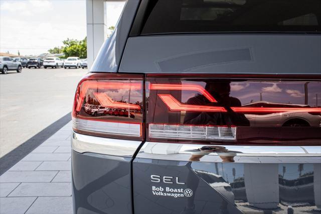 Photo of 2025 Pure Gray Volkswagen Atlas