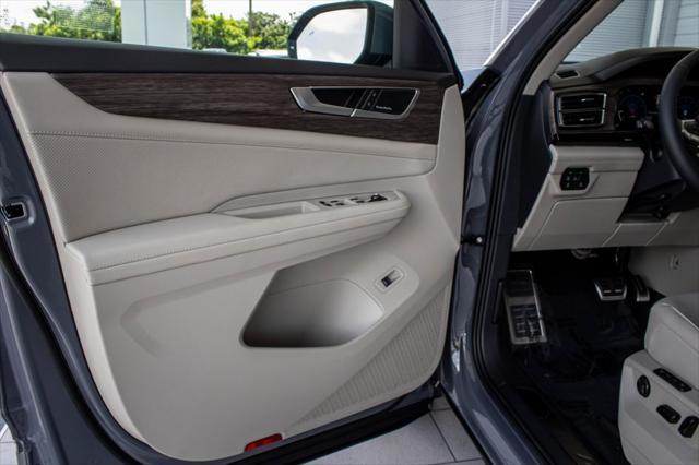 Photo of 2025 Pure Gray Volkswagen Atlas