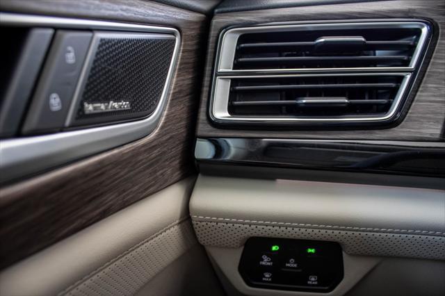 Photo of 2025 Pure Gray Volkswagen Atlas