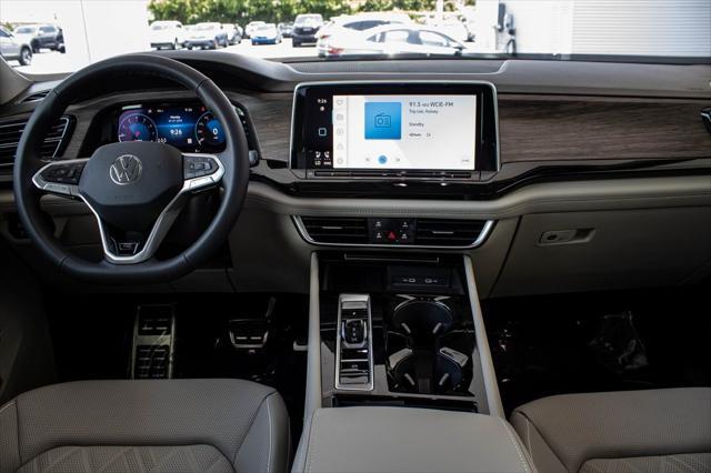 Photo of 2025 Pure Gray Volkswagen Atlas