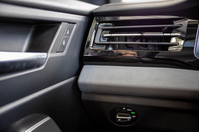 Photo of 2025 Platinum Gray Volkswagen Jetta