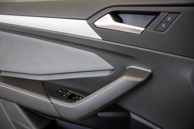 Photo of 2025 Platinum Gray Volkswagen Jetta