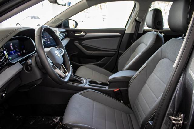 Photo of 2025 Platinum Gray Volkswagen Jetta