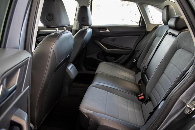 Photo of 2025 Platinum Gray Volkswagen Jetta