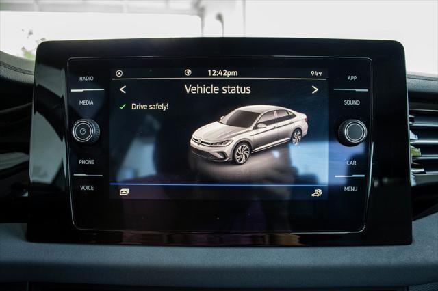 Photo of 2025 Platinum Gray Volkswagen Jetta
