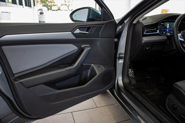 Photo of 2025 Platinum Gray Volkswagen Jetta