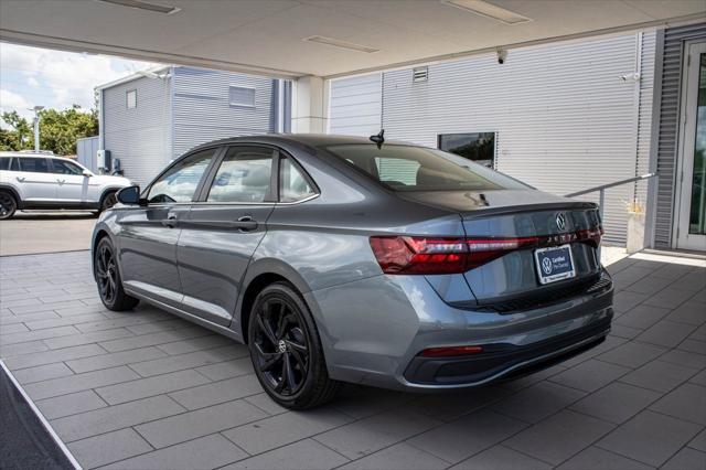 Photo of 2025 Platinum Gray Volkswagen Jetta
