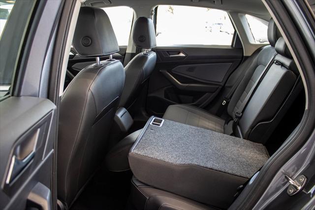 Photo of 2025 Platinum Gray Volkswagen Jetta