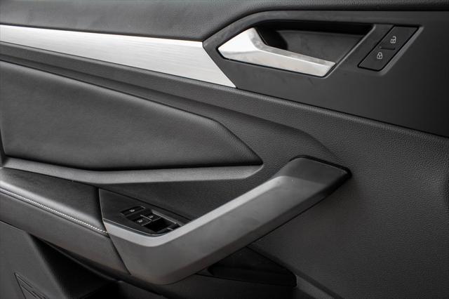 Photo of 2025 Pure White Volkswagen Jetta