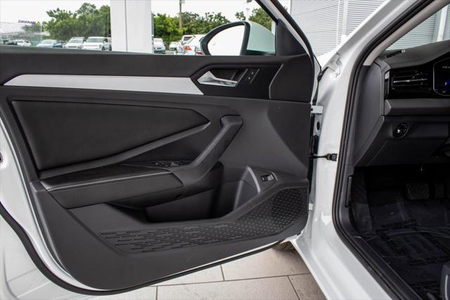 Photo of 2025 Pure White Volkswagen Jetta