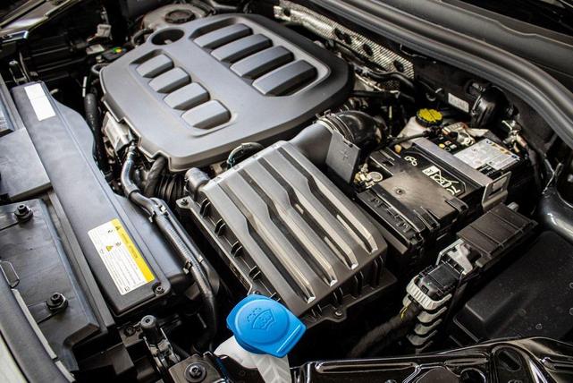Photo of 2025 Platinum Gray Volkswagen Tiguan