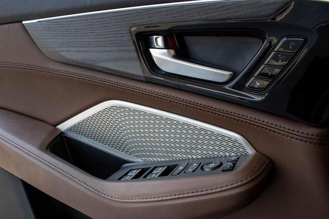 Photo of 2024 Liquid Carbon Metallic Acura MDX