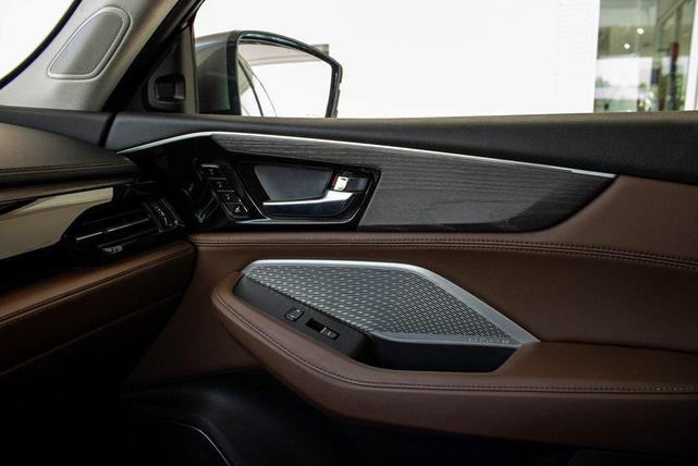 Photo of 2024 Liquid Carbon Metallic Acura MDX