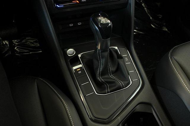 Photo of 2024 Platinum Gray Volkswagen Tiguan
