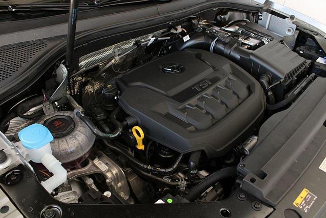 Photo of 2024 Platinum Gray Volkswagen Tiguan