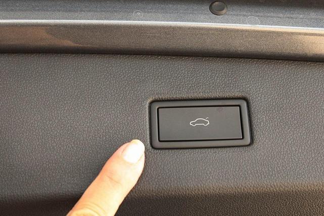Photo of 2024 Platinum Gray Volkswagen Tiguan