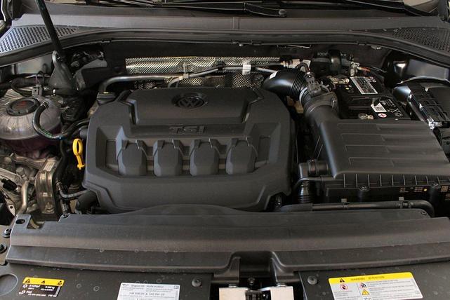 Photo of 2024 Platinum Gray Volkswagen Tiguan
