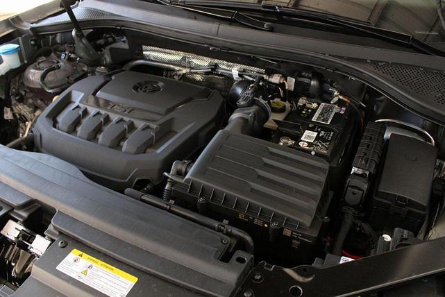 Photo of 2024 Platinum Gray Volkswagen Tiguan