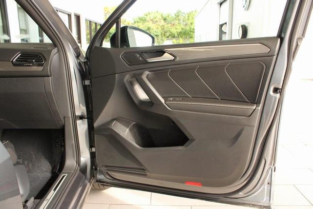 Photo of 2024 Platinum Gray Volkswagen Tiguan