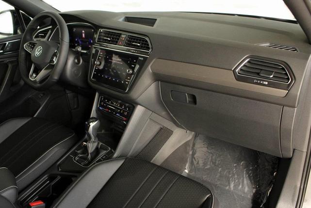 Photo of 2024 Platinum Gray Volkswagen Tiguan