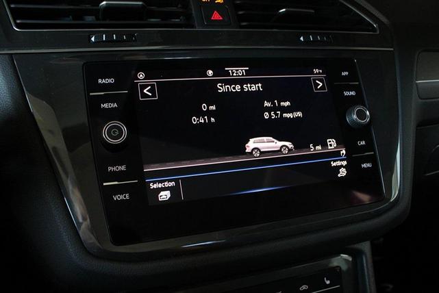 Photo of 2024 Platinum Gray Volkswagen Tiguan