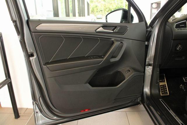 Photo of 2024 Platinum Gray Volkswagen Tiguan