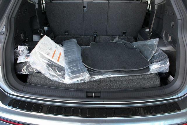 Photo of 2024 Platinum Gray Volkswagen Tiguan