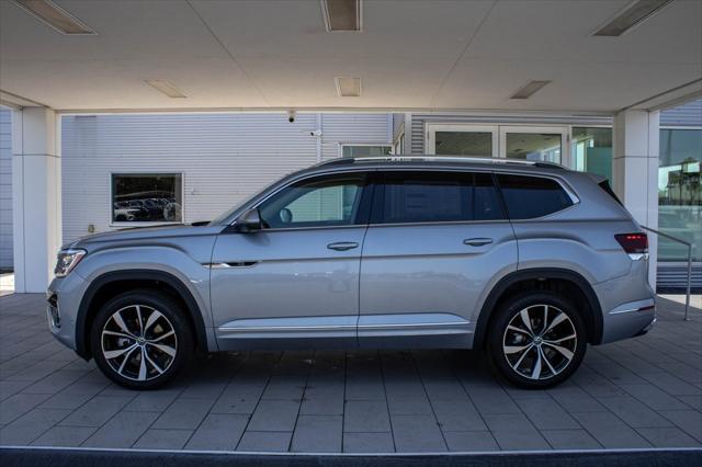 Photo of 2025 Silver Mist Metallic Volkswagen Atlas