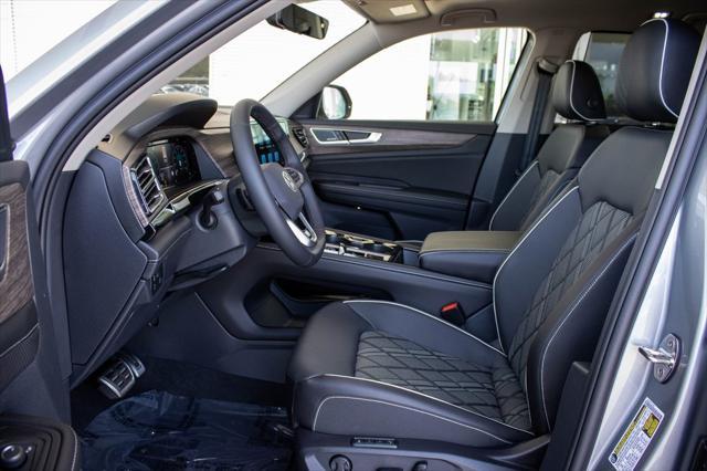 Photo of 2025 Silver Mist Metallic Volkswagen Atlas