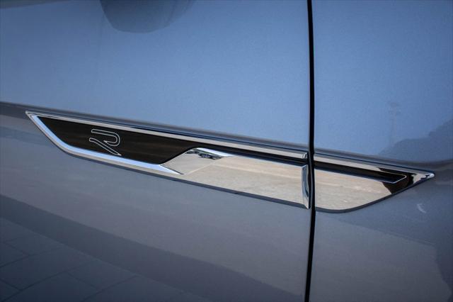 Photo of 2025 Silver Mist Metallic Volkswagen Atlas