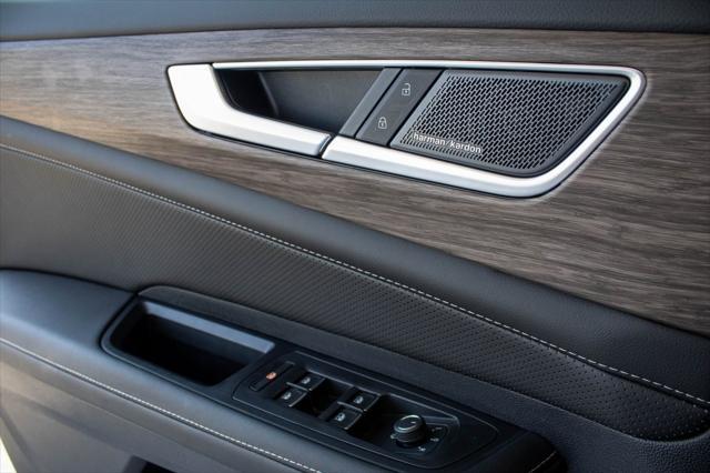 Photo of 2025 Silver Mist Metallic Volkswagen Atlas