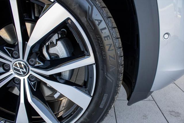 Photo of 2025 Silver Mist Metallic Volkswagen Atlas