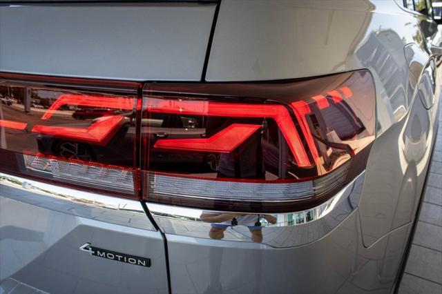 Photo of 2025 Silver Mist Metallic Volkswagen Atlas