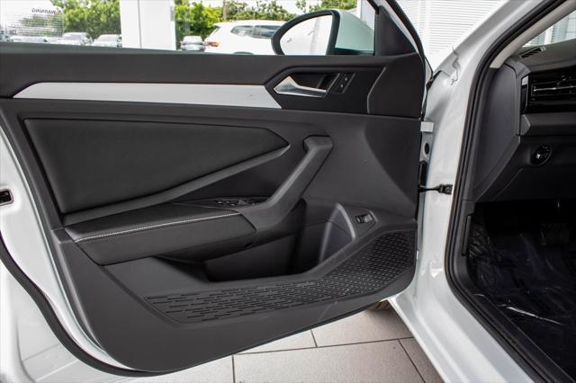Photo of 2025 Pure White Volkswagen Jetta