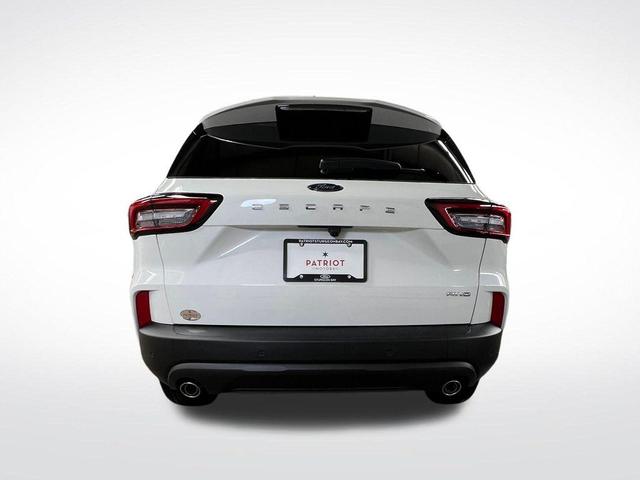Photo of 2025 Star White Metallic Tri-Coat Ford Escape