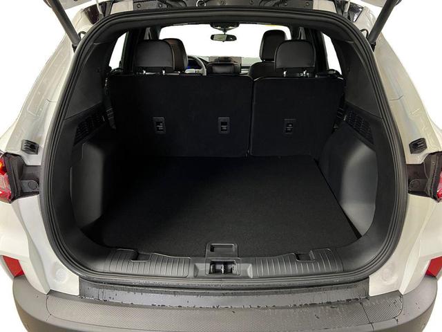 Photo of 2025 Star White Metallic Tri-Coat Ford Escape