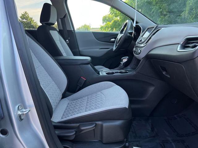 Photo of 2022 Silver Ice Metallic Chevrolet Equinox