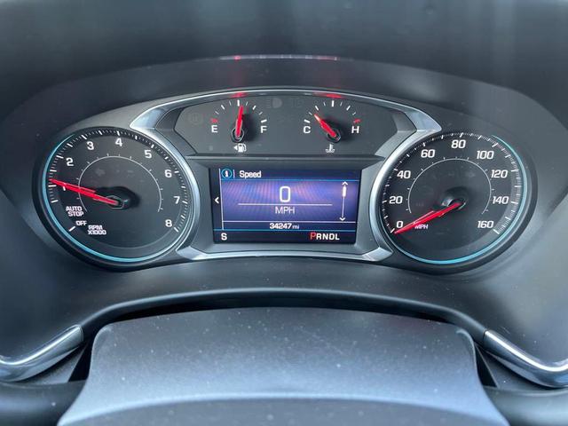 Photo of 2022 Silver Ice Metallic Chevrolet Equinox